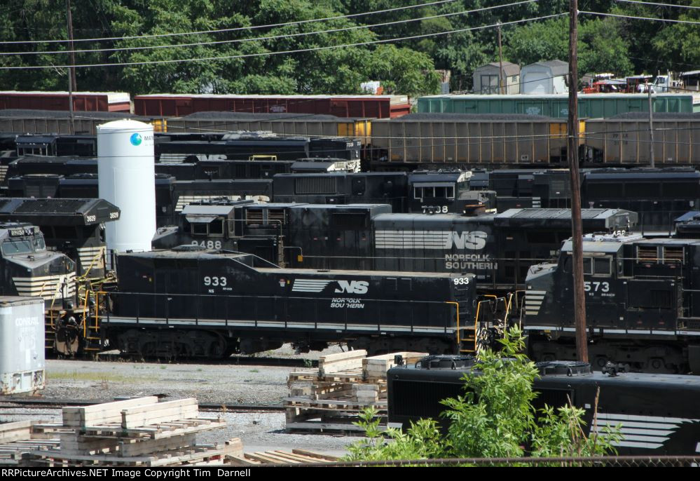 NS 933